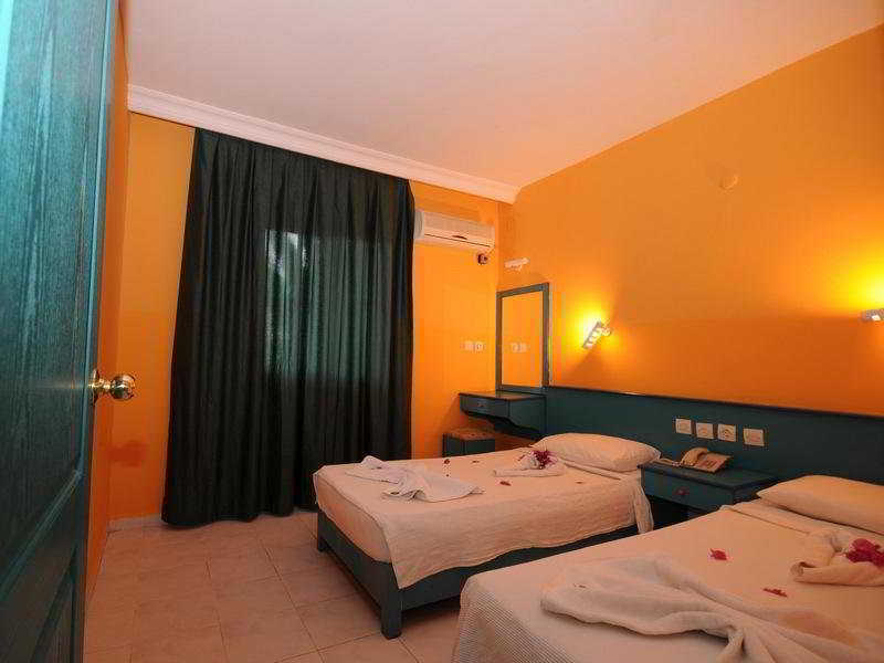 Golden Orange Aparthotel 3*